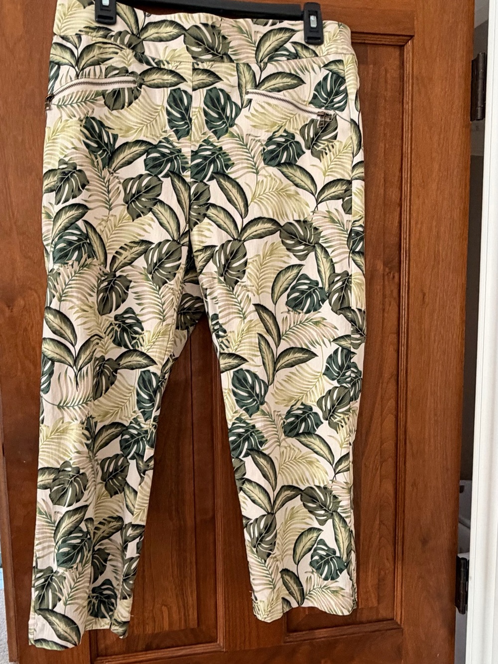 Nue Options Leaf-Print Capri Pants in Green and Cream